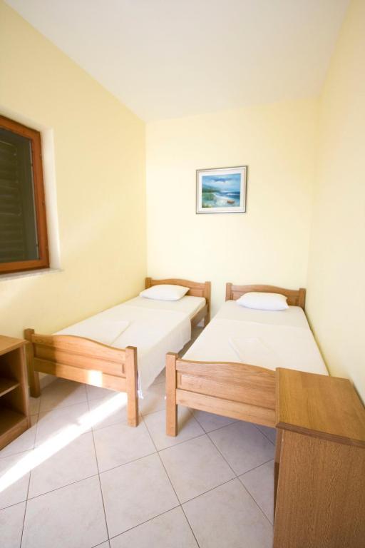 Ella Apartments Омиш Экстерьер фото