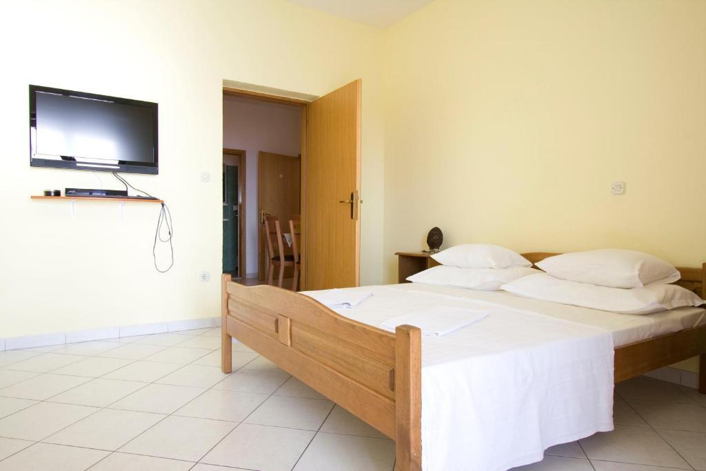 Ella Apartments Омиш Экстерьер фото